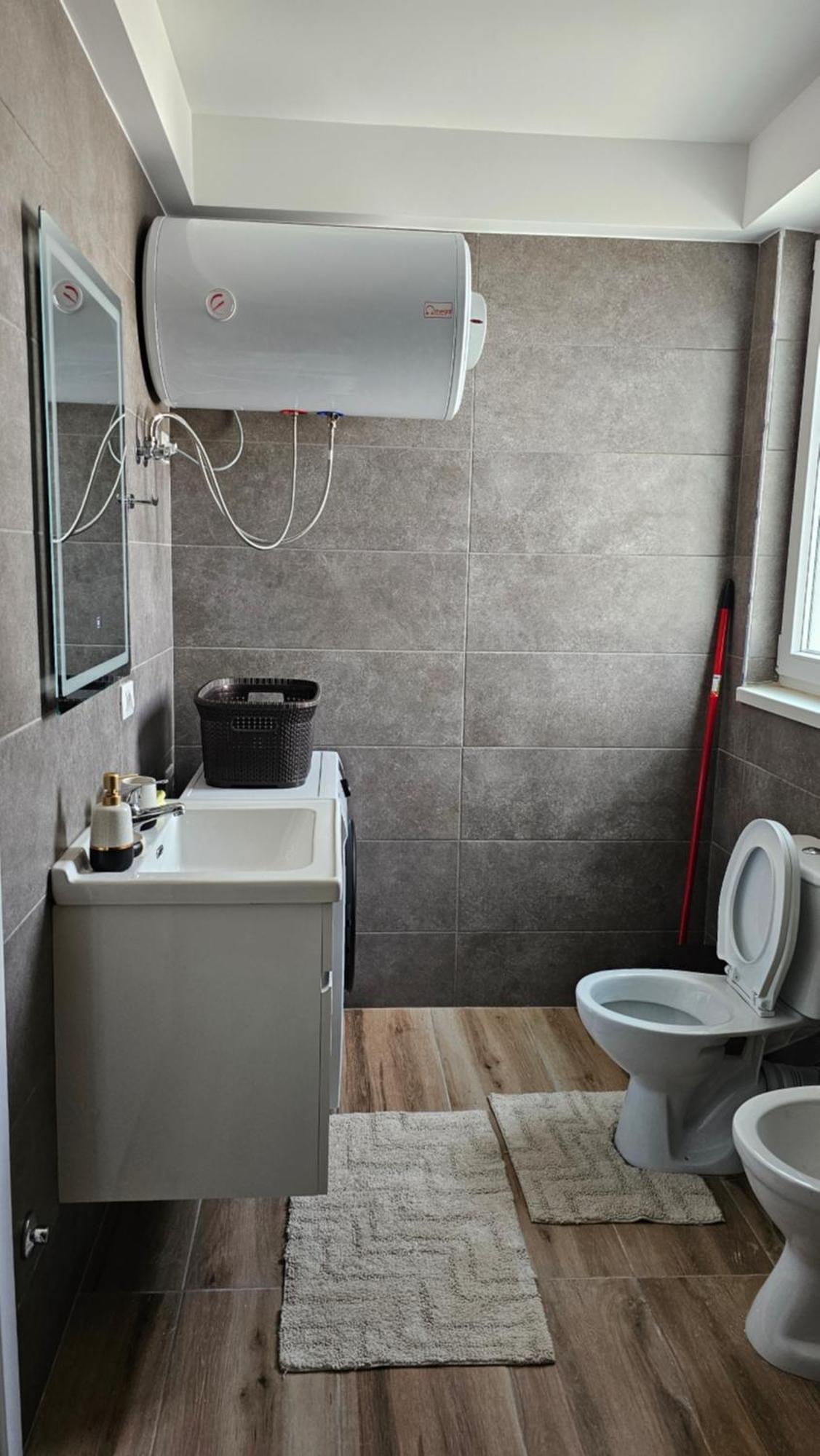 Tirana Airport Apartment Екстер'єр фото
